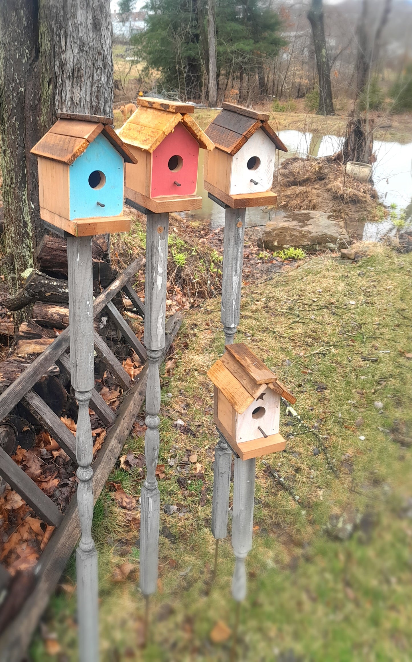 Spindle Birdhouse with Metal Stake