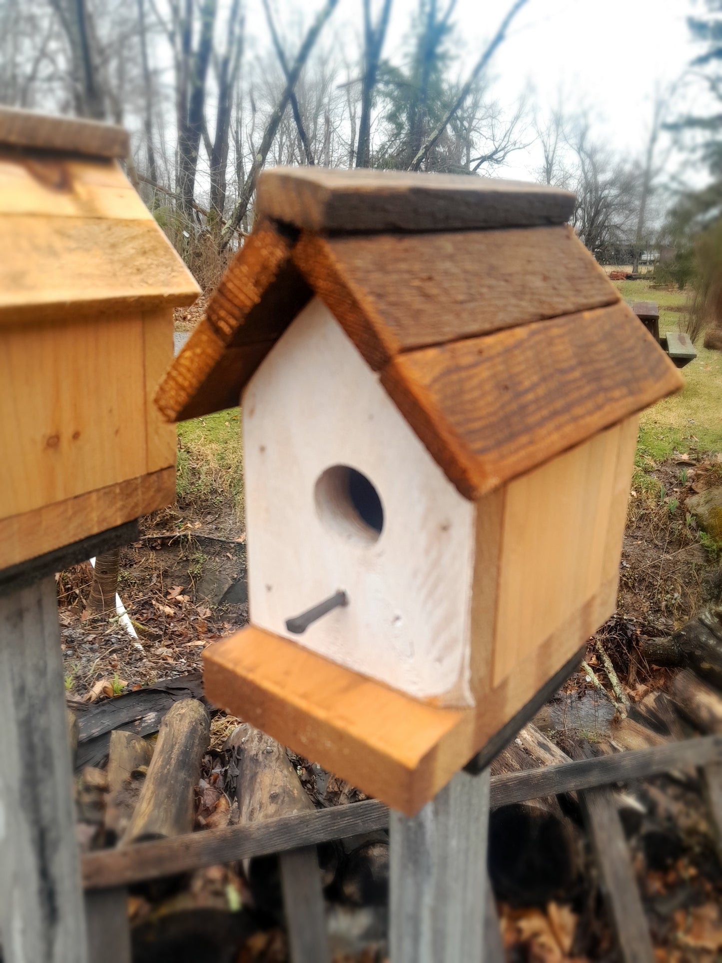 Spindle Birdhouse with Metal Stake